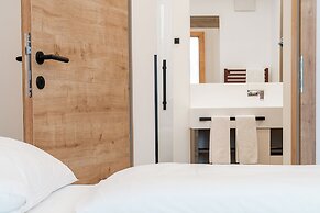 CHRIZZ Rooms