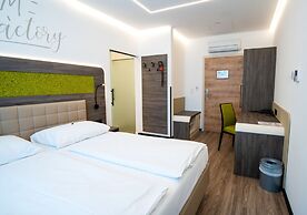 CHRIZZ Rooms