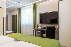 CHRIZZ Rooms