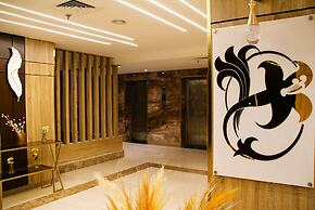 Plaza Athenee Hotel
