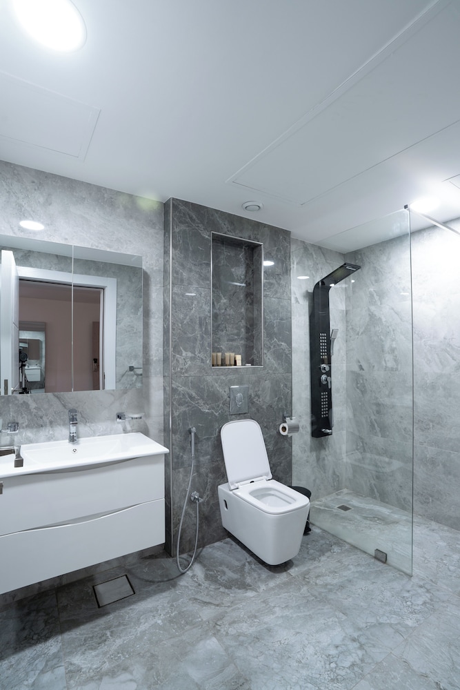 Plaza Athenee Hotel