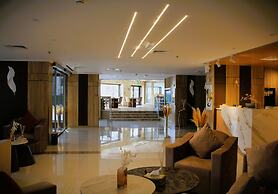 Plaza Athenee Hotel