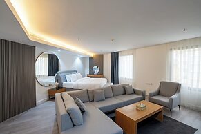 Plaza Athenee Hotel