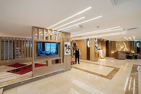 Plaza Athenee Hotel