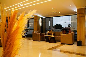 Plaza Athenee Hotel