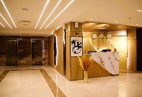 Plaza Athenee Hotel