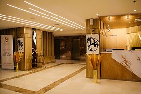 Plaza Athenee Hotel