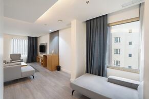 Plaza Athenee Hotel