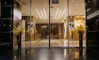 Plaza Athenee Hotel