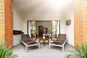 Woodlands Hotel & Resort