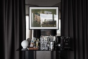 Clarion Hotel Sign