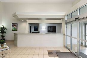 Super 8 by Wyndham St-Jerome