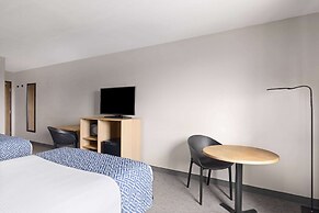 Super 8 by Wyndham St-Jerome