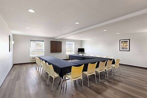 Super 8 by Wyndham St-Jerome