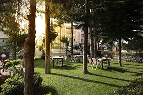Dinc Hotel