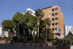 Dinc Hotel