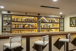 Dinc Hotel