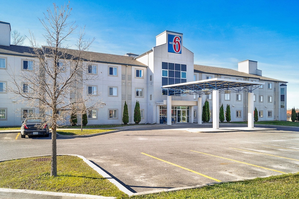 Motel 6 Peterborough, ON