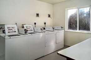 Motel 6 Peterborough, ON