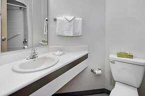 Motel 6 Peterborough, ON