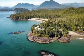 Middle Beach Lodge