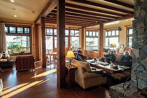 Middle Beach Lodge