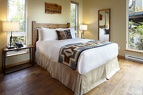 Middle Beach Lodge