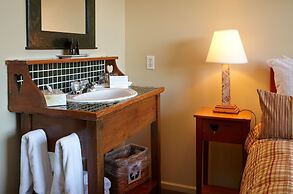 Middle Beach Lodge
