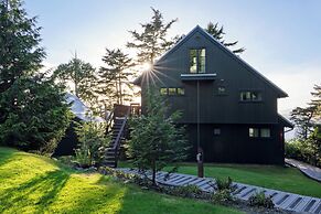 Middle Beach Lodge