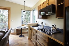 Middle Beach Lodge