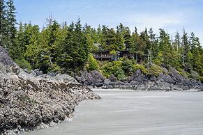Middle Beach Lodge