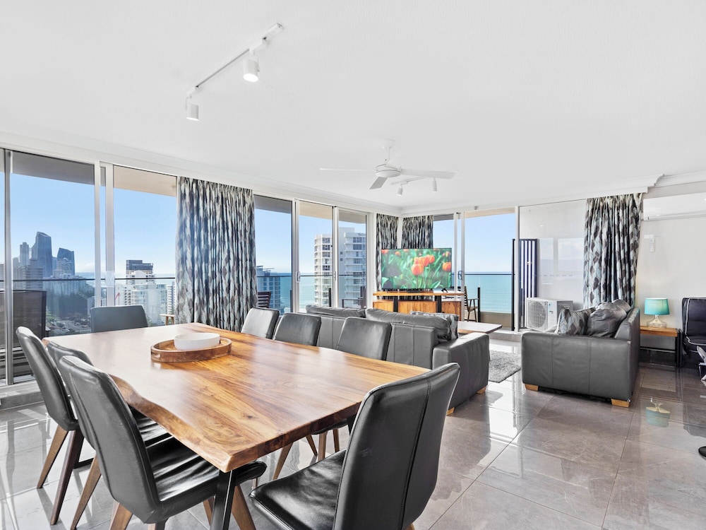 ULTIQA Beach Haven At Broadbeach