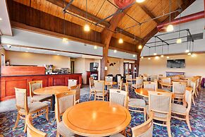 Coast Fraser Inn
