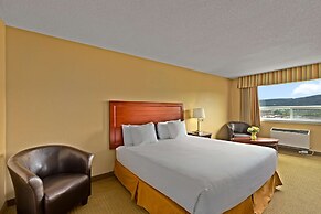 Coast Fraser Inn