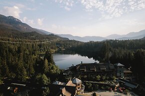 Nita Lake Lodge