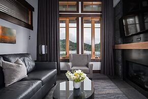 Nita Lake Lodge