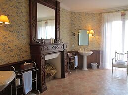 Chateau De Vauloge
