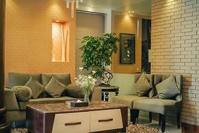 Peninsula Grand Hotel