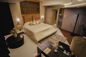 Peninsula Grand Hotel