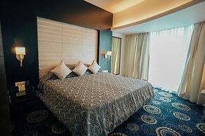 Peninsula Grand Hotel
