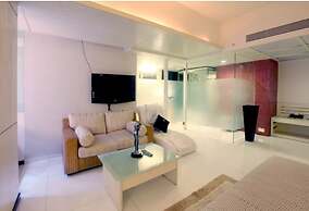 Peninsula Grand Hotel