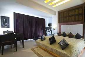 Peninsula Grand Hotel