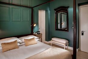 The B Place Hotel