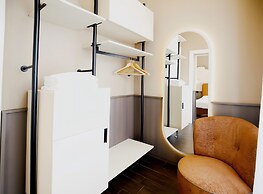 The B Place Hotel