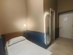 The B Place Hotel