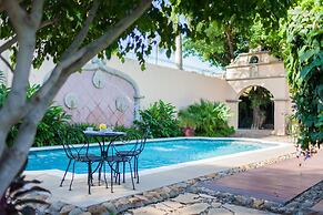 Los Robles Charming Colonial Boutique Hotel
