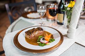 Los Robles Charming Colonial Boutique Hotel