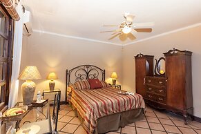 Los Robles Charming Colonial Boutique Hotel