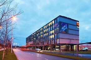 citizenM Schiphol Airport
