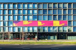 citizenM Schiphol Airport